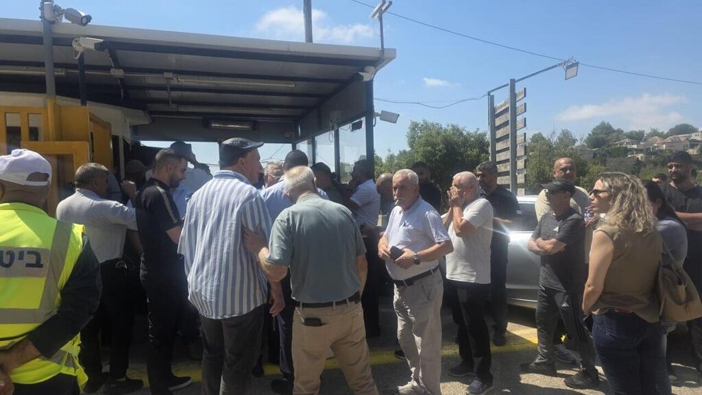 המחאה במג'ד אל-כרום (צילום: מובדא פרחאת) המשטרה מפזרת את ההפגנה ומבצעת מעצרים במג'ד אל-כרום