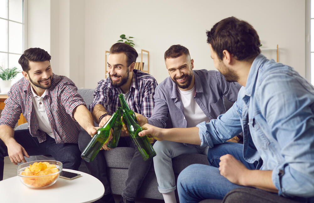 למי יש כוח להכיר חברים חדשים? (תמונה: Shutterstock/Studio Romantic) חברים