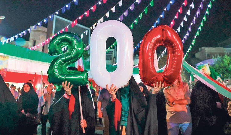 חגיגות ה־ 200 בטהראן. מסר למתנגדי המשטר