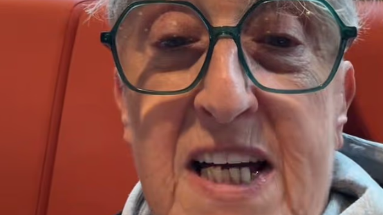 התיירת הבריטית בסרטון שעורר סערה