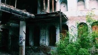 Historic synagogue listed with 1-cent opening bid