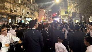 המאסר הפך אותם לגיבורים: התהלוכה לכבוד העריקים שנעצרו במקרה - והביקורת