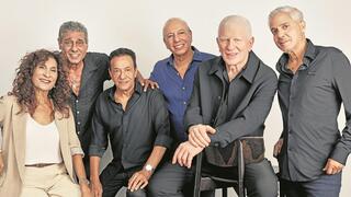 'אגדות המזרח' (מימין לשמאל): נתי לוי, אלי לוזון, אבנר גדסי, חיים משה, יואב יצחק ואביבה אבידן