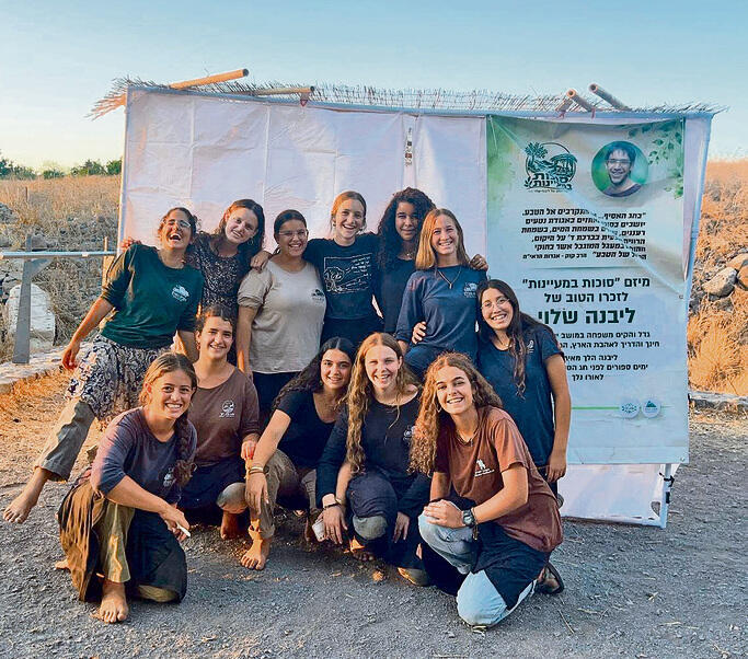 סוכות שהוקמו לזכרו של ליבנה שלוי ז"ל (צילום: טופאז לבאן, קשת) סוכות שהוקמו לזכרו של ליבנה שלוי ז"ל