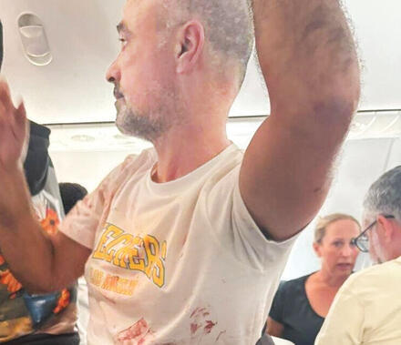 יניב חיון: "חנקתי ומשכתי אותו החוצה. משכתי את ההגאים והמטוס התחיל להתאזן" יניב חיון: "חנקתי ומשכתי אותו החוצה. משכתי את ההגאים והמטוס התחיל להתאזן"