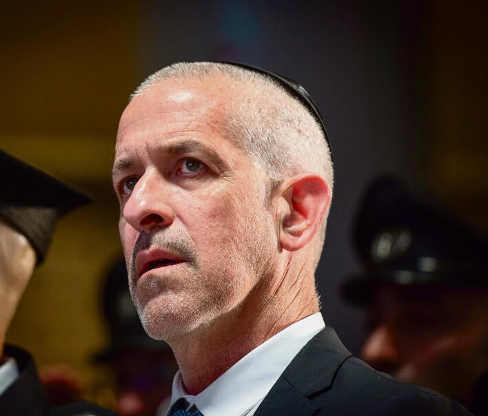 הפעם נתניהו בחר באויב נחוש. בר (אלכס קולומויסקי) הפעם נתניהו בחר באויב נחוש. בר