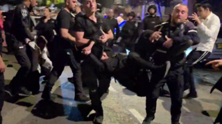 Hundreds of Haredi extremists besiege military police in Modi'in, block draft dodger arrest | Watch