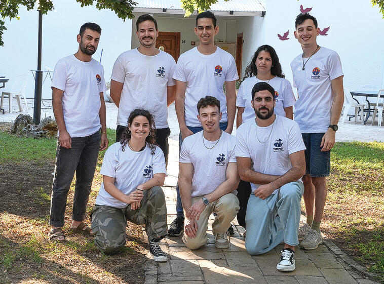 "תמיד היה לי חלום לגור בקיבוץ בצפון". הסטודנטים בכפר החדש (אפי שריר) "תמיד היה לי חלום לגור בקיבוץ בצפון". הסטודנטים בכפר החדש