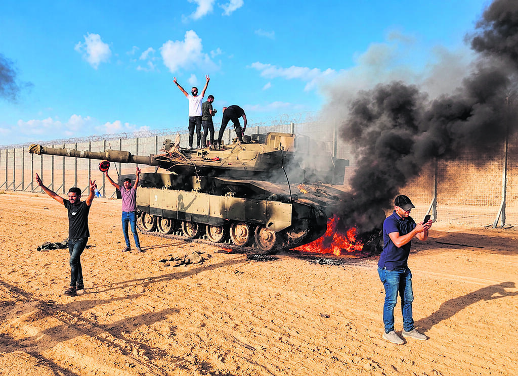 פלישת חמאס ב־ 7 באוקטובר. הסדק העמוק ביותר בחוויה הישראלית היה תחושת ההפקרה וחוסר האונים פלישת חמאס ב-7 באוקטובר