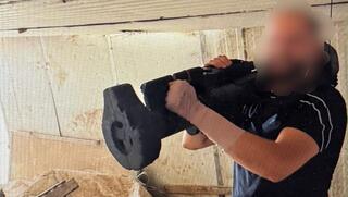 אישום נגד שלושה צעירים: החזיקו בטיל שנגנב מצה"ל – ואחד מהם אף הצטלם איתו