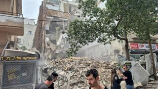 בניין בשיפוץ בת"א קרס חלקית; מד"א: לא ידוע על נפגעים | תיעוד מהזירה