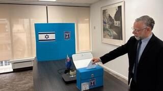 הבחירות כבר החלו: הראשון שהצביע, ואזהרת הנשיא