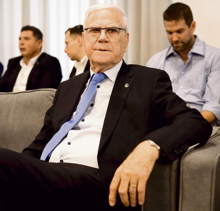 יעקב שחר. “המועדון יעבור בעתיד אך ורק למי שיוכל להמשיך את מפעל חיי” (שלו שלום) יעקב שחר. “המועדון יעבור בעתיד אך ורק למי שיוכל להמשיך את מפעל חיי”