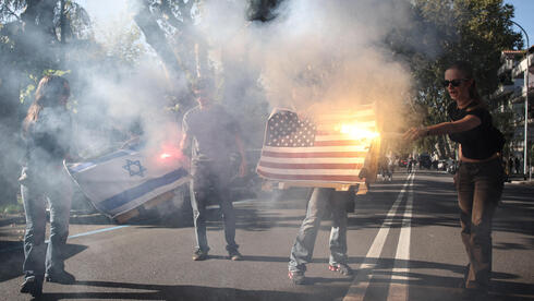 Demonstrators Set Fire to Israeli and US Flags Amidst Student Protests Across Italy Demonstrators Set Fire to Israeli and US Flags Amidst Student Protests Across Italy
