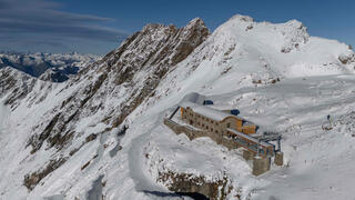 30 years, no one has slept here. Now the isolated hotel has come back to life