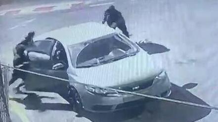 חשד לנקמת דם: גבר פתח את הדלת לרעולי פנים – ונורה למוות | תיעוד