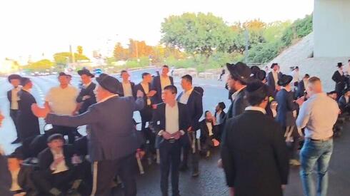 הפגנות חרדים וחסימות כבישים בגוש דן בעקבות מעצר עריק