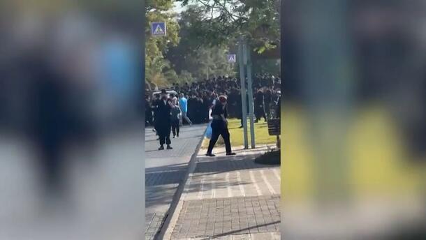 עקב מעצר חשוד בפלילים: חרדים חסמו רחובות והתעמתו עם עוברי אורח בערד