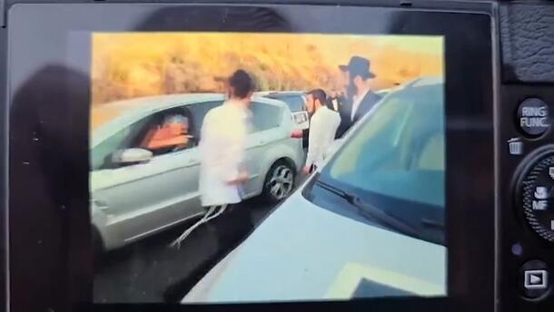 מחאת החרדים: המשטרה עצרה נהג שתועד שולף אקדח לעבר המפגינים