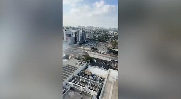 אוטובוס עלה באש בפתח תקווה