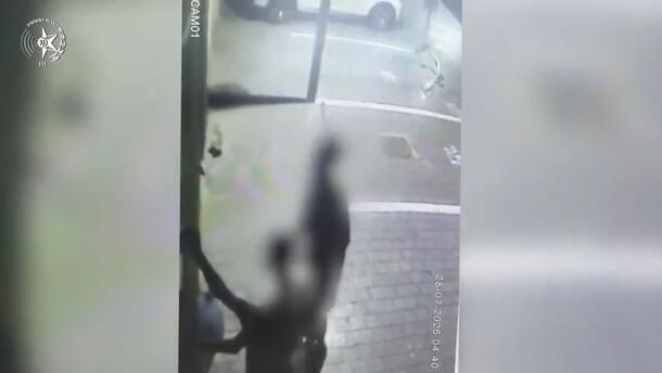 אישום: 3 נערים ממוצא אריתראי, חברי SSQ, שדדו ותקפו חנות בחולון