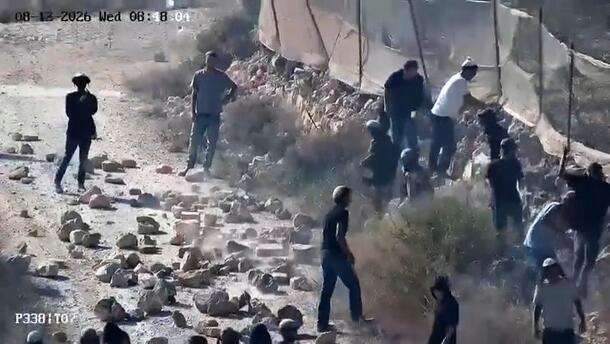 כדי למנוע את פינוי המאחז בכפר קוסרה: קיצונים חוסמים את הדרך לכוחות צה"ל 