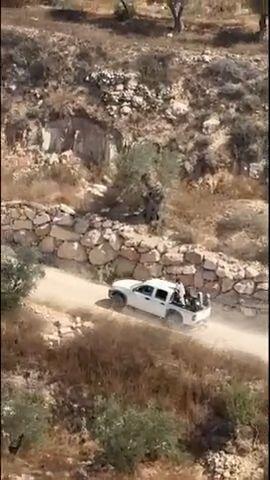 בלוט שוחח עם משפחה פלסטינית בקוסרה; תיעוד: הקיצונים מתעמתים בשטח עם הכוחות