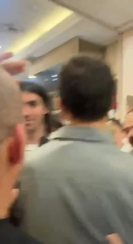תיעוד: מהומה בביקור בנט עם חרדים
